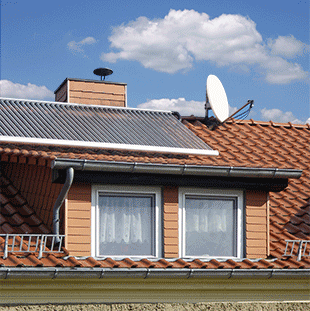 Hochleistungs-Solarthermieanlage auf einem Schrägdach